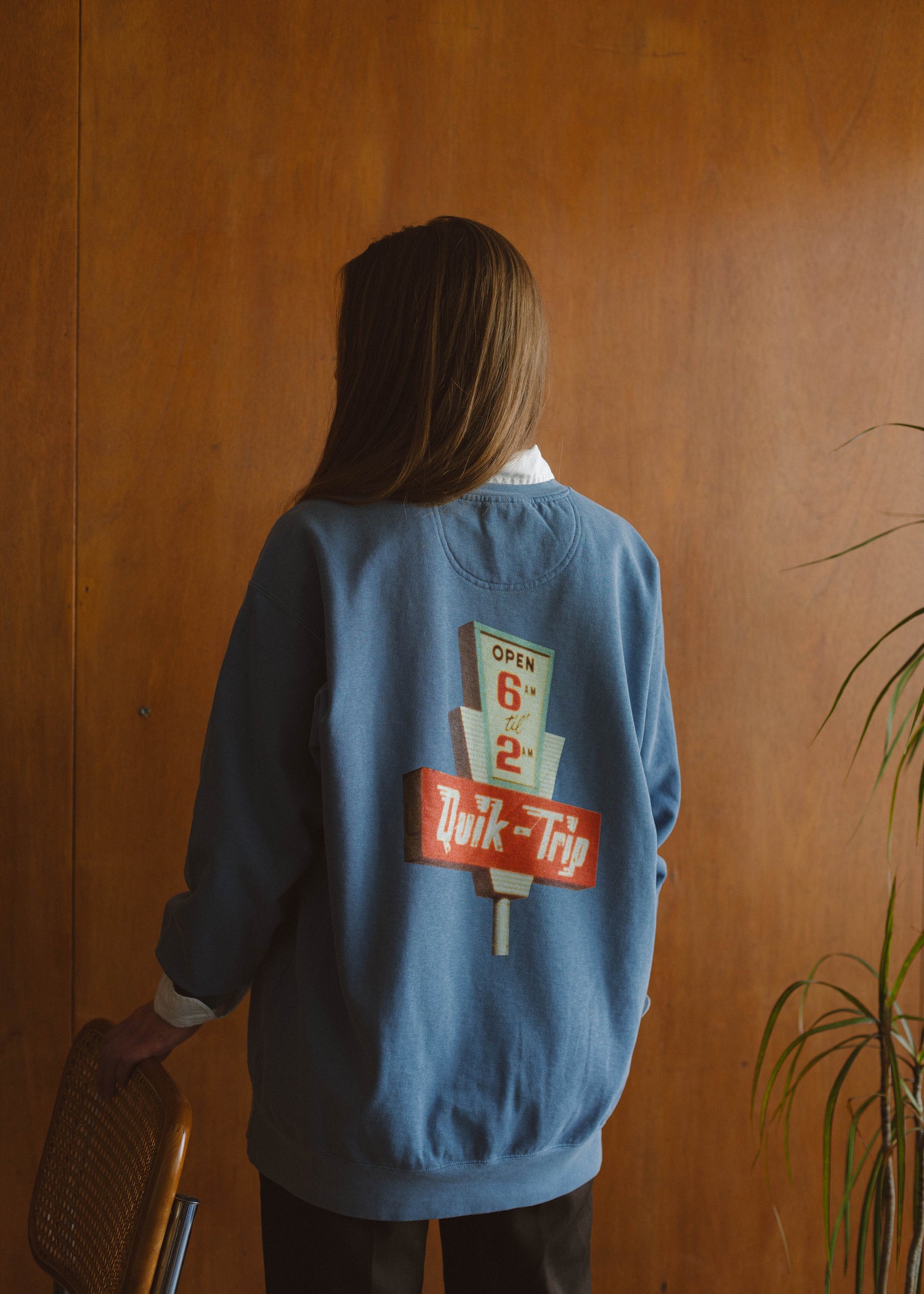 Quik-Trip Vintage Pole Sign Crewneck Sweatshirt